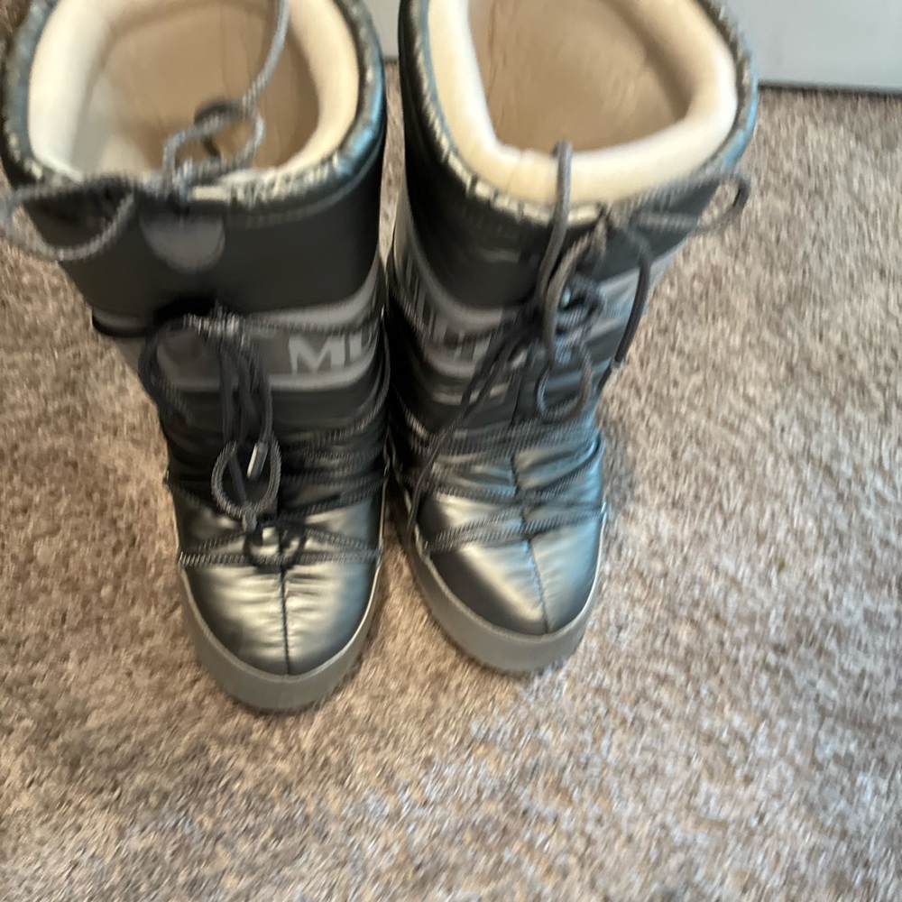 moon boots